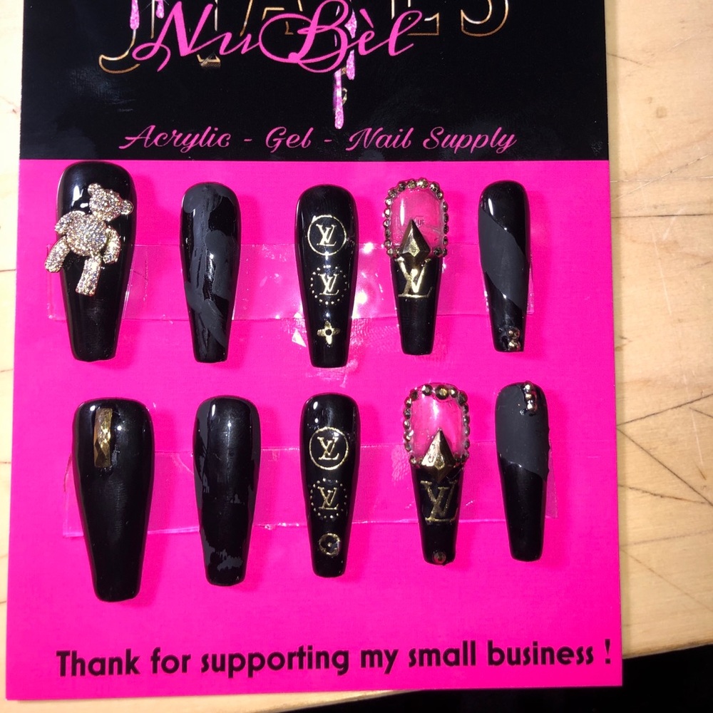 Black on Matte Press on Nails